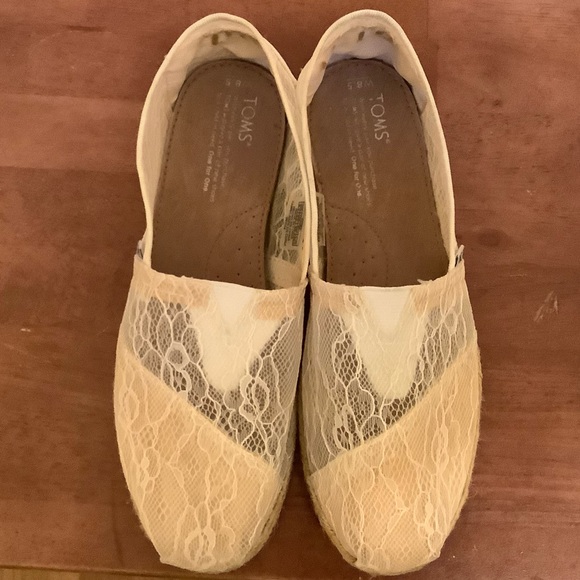 TOMS canvas Lace ivory cream lace flats ballet style round toe slip shoes 8.5W - Picture 4 of 9